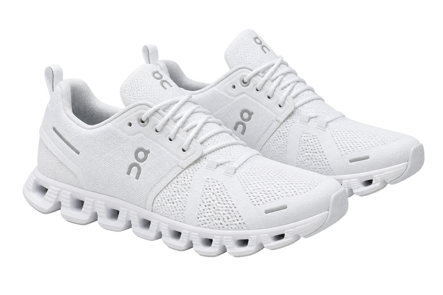 Par de tenis blancos de running, limpios y listos para usar